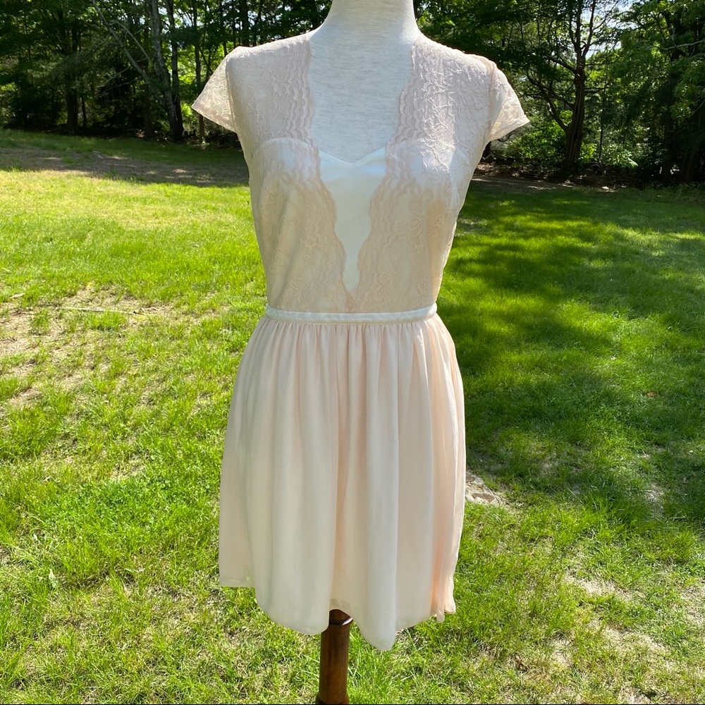 ASOS DRESS MINI GOLD CREAM LACE WHITE ACCENT Size 6